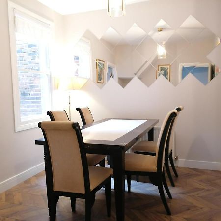 Stunning 3 Bedroom Townhouse In The Heart Of City Belfast Exterior photo