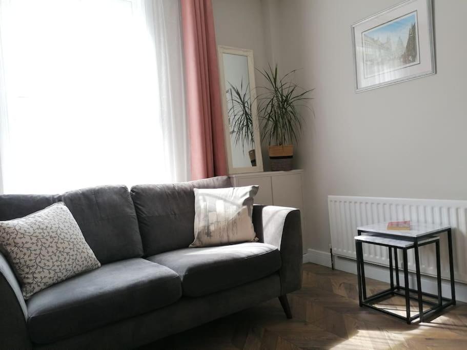 Stunning 3 Bedroom Townhouse In The Heart Of City Belfast Exterior photo