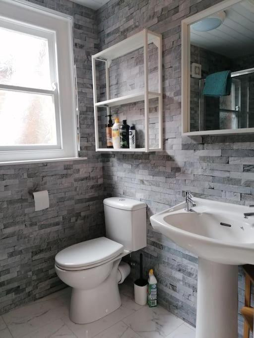 Stunning 3 Bedroom Townhouse In The Heart Of City Belfast Exterior photo
